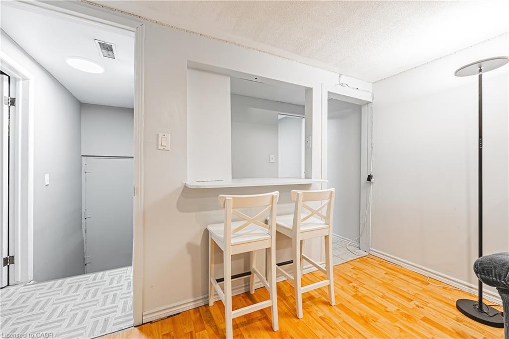 4-2220 Upper Middle Road, Burlington, ON - Indoor