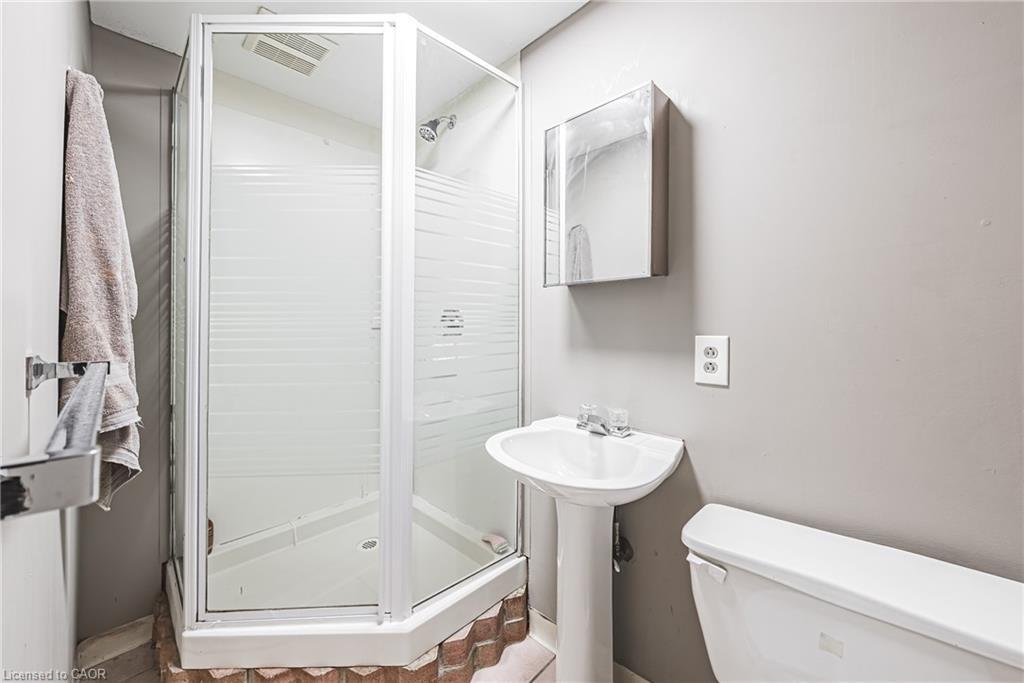 4-2220 Upper Middle Road, Burlington, ON - Indoor Photo Showing Bathroom