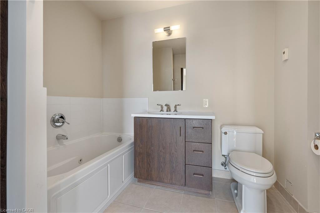 906-191 King Street S, Waterloo, ON - Indoor Photo Showing Bathroom