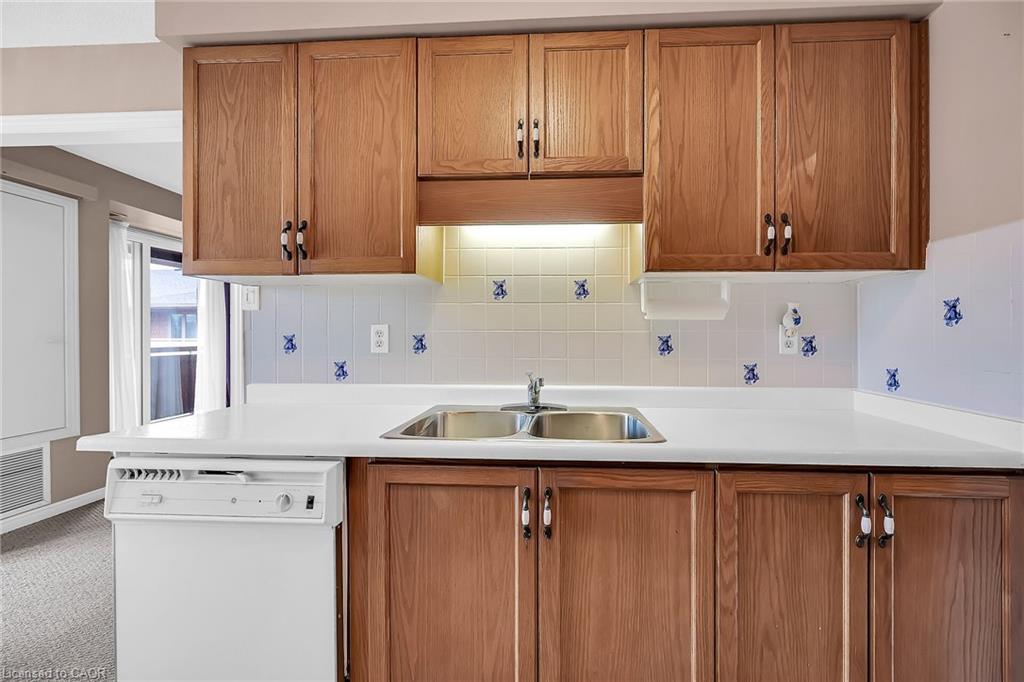 309-416 Limeridge Road E, Hamilton, ON - Indoor Photo Showing Kitchen With Double Sink