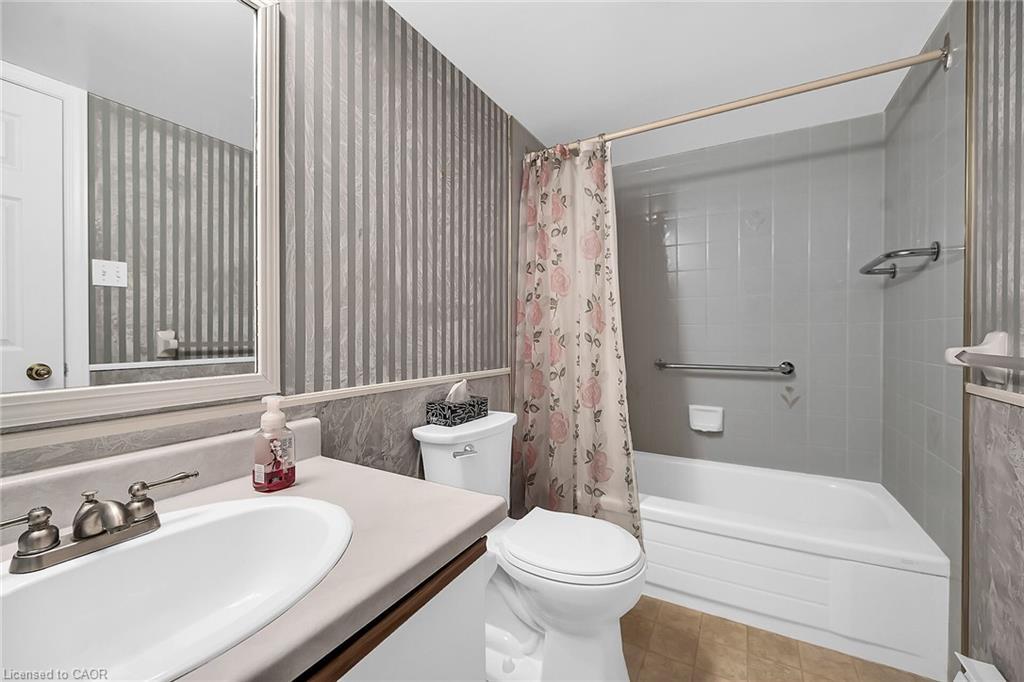 309-416 Limeridge Road E, Hamilton, ON - Indoor Photo Showing Bathroom