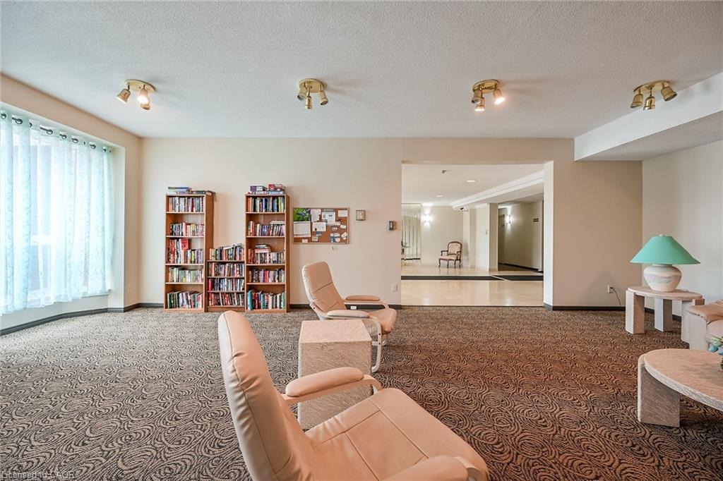 309-416 Limeridge Road E, Hamilton, ON - Indoor