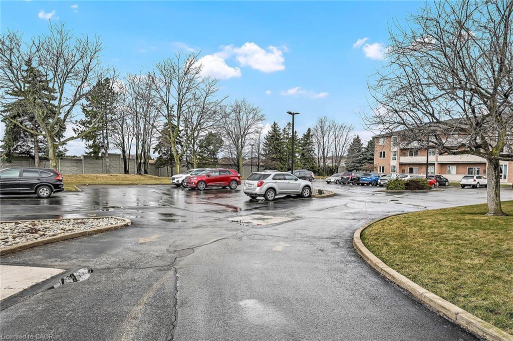 309-416 Limeridge Road E, Hamilton, ON - Outdoor