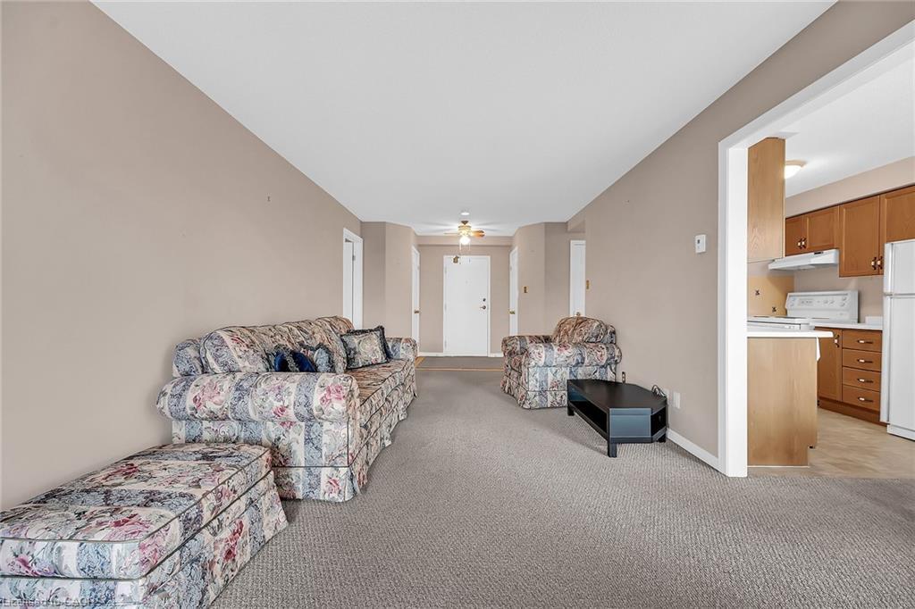 309-416 Limeridge Road E, Hamilton, ON - Indoor