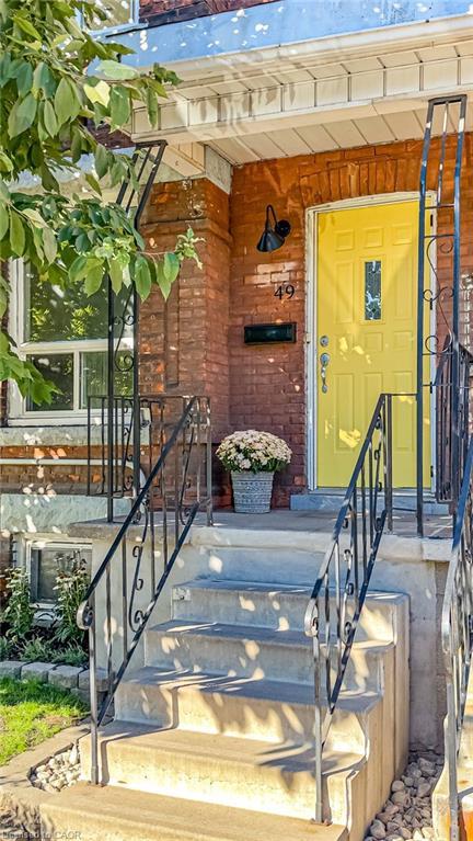 49 Madison Avenue, Hamilton, ON - Outdoor