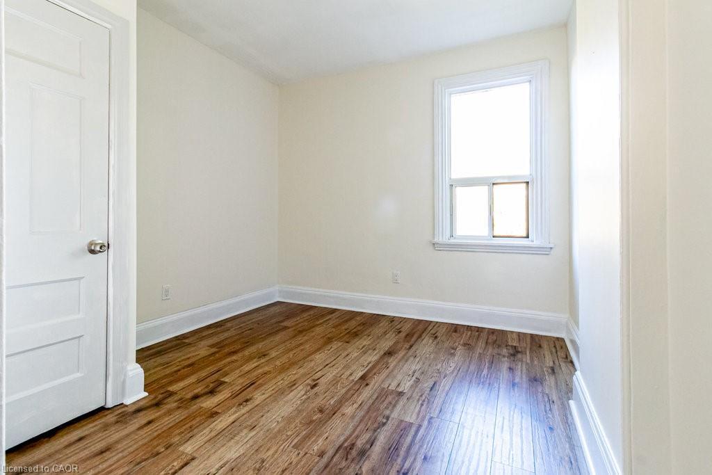 49 Madison Avenue, Hamilton, ON - Indoor Photo Showing Other Room