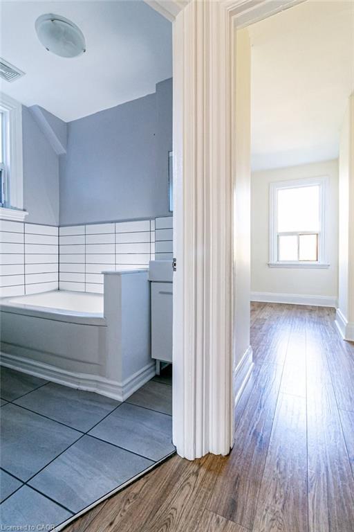 49 Madison Avenue, Hamilton, ON - Indoor Photo Showing Other Room