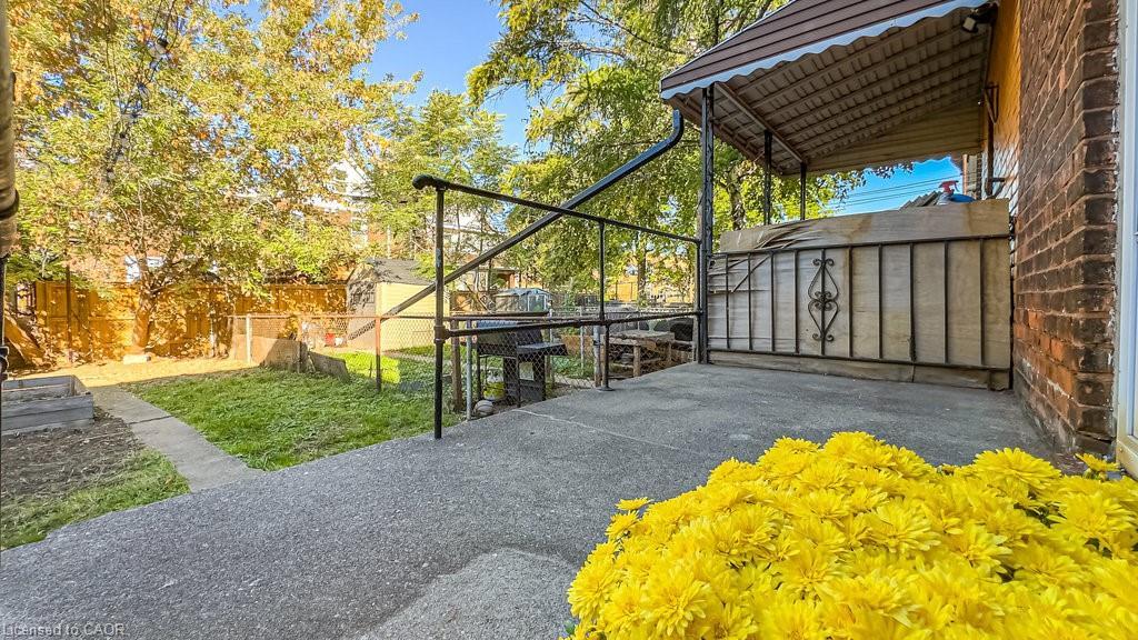 49 Madison Avenue, Hamilton, ON - Outdoor