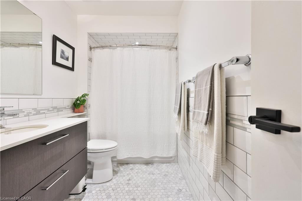 83-1055 Shawnmarr Road, Mississauga, ON - Indoor Photo Showing Bathroom