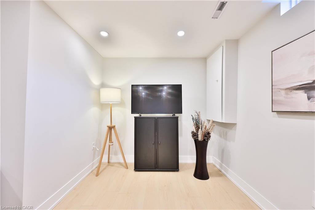 83-1055 Shawnmarr Road, Mississauga, ON - Indoor Photo Showing Other Room