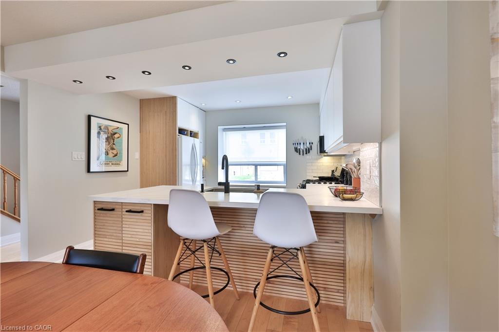 83-1055 Shawnmarr Road, Mississauga, ON - Indoor Photo Showing Dining Room