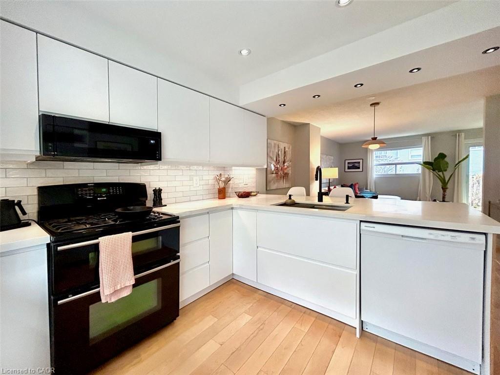 83-1055 Shawnmarr Road, Mississauga, ON - Indoor Photo Showing Kitchen