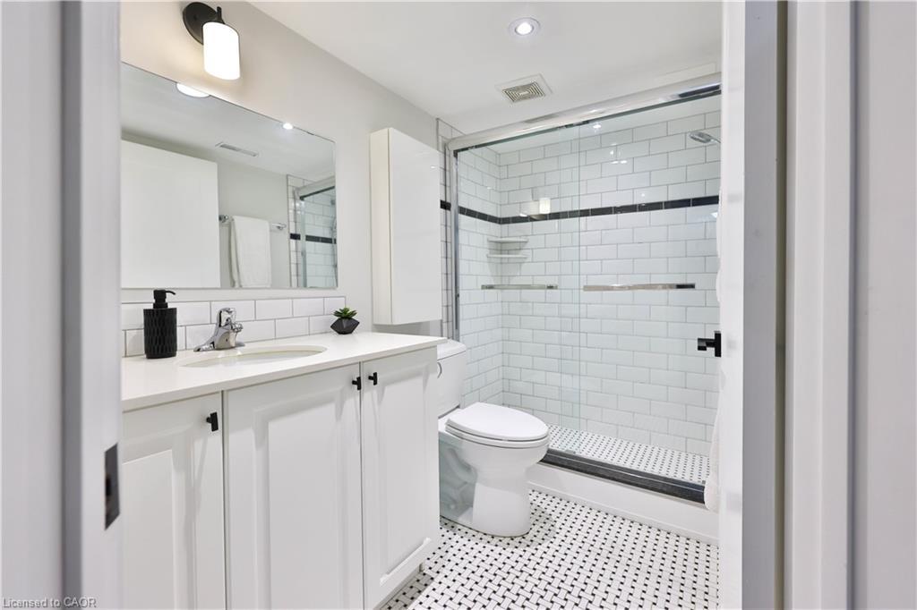 83-1055 Shawnmarr Road, Mississauga, ON - Indoor Photo Showing Bathroom