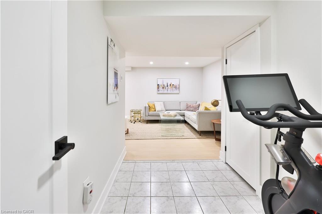 83-1055 Shawnmarr Road, Mississauga, ON - Indoor Photo Showing Gym Room