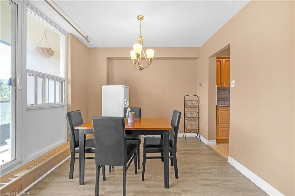 402-1966 Main Street W, Hamilton, ON - Indoor Photo Showing Dining Room