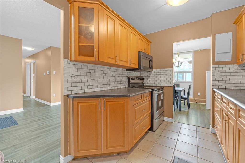402-1966 Main Street W, Hamilton, ON - Indoor Photo Showing Kitchen