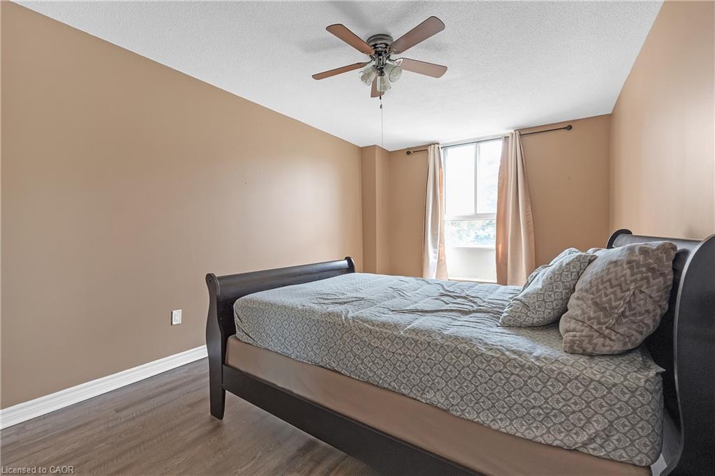 402-1966 Main Street W, Hamilton, ON - Indoor Photo Showing Bedroom