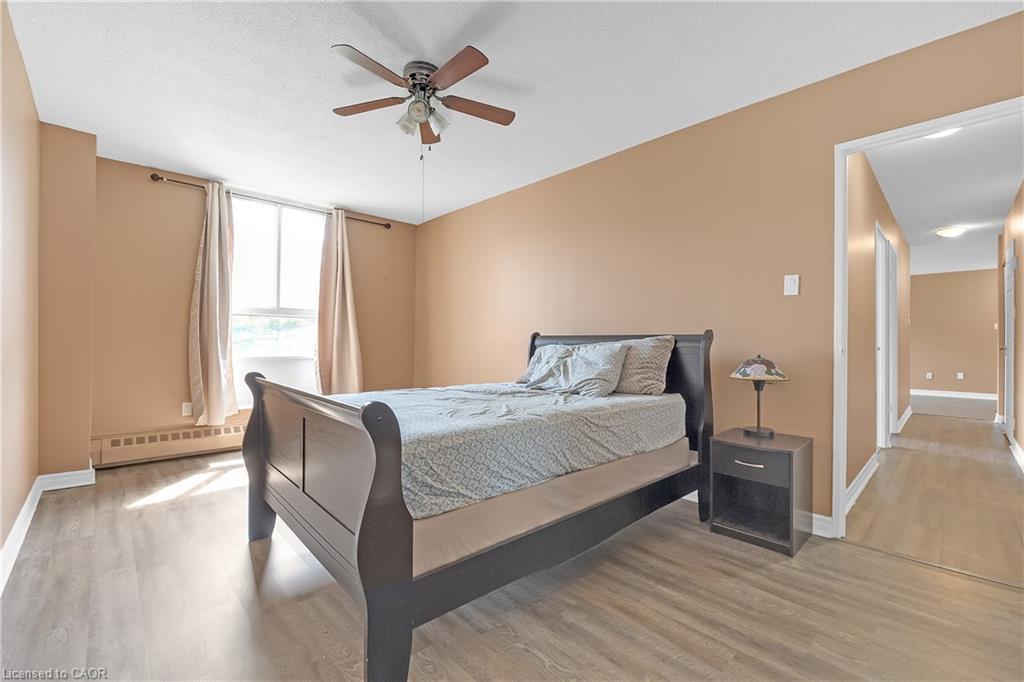 402-1966 Main Street W, Hamilton, ON - Indoor Photo Showing Bedroom