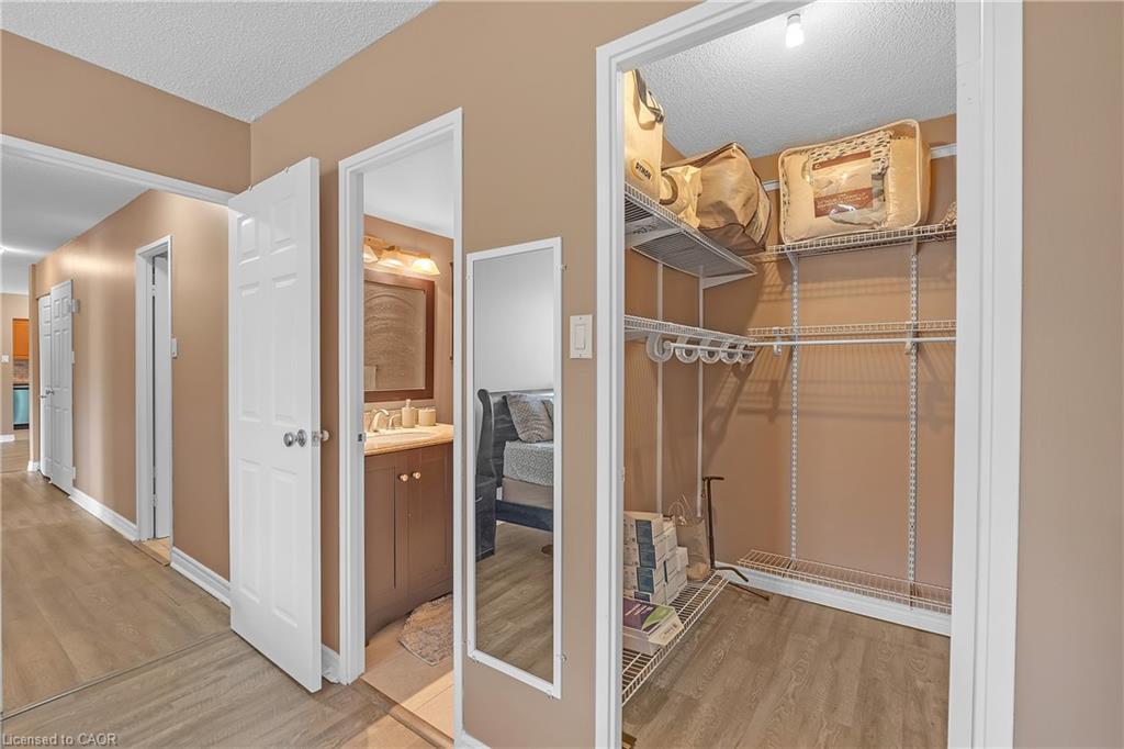 402-1966 Main Street W, Hamilton, ON - Indoor