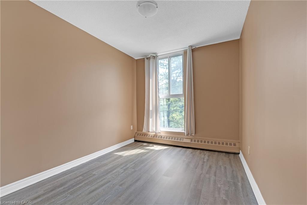 402-1966 Main Street W, Hamilton, ON - Indoor Photo Showing Other Room