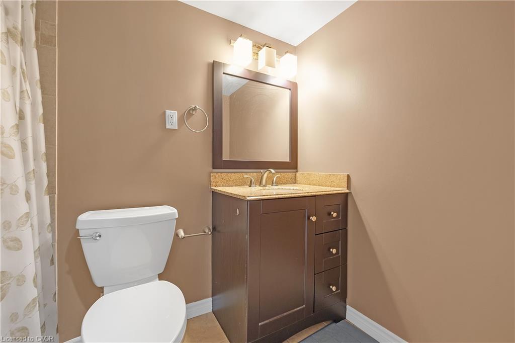 402-1966 Main Street W, Hamilton, ON - Indoor Photo Showing Bathroom