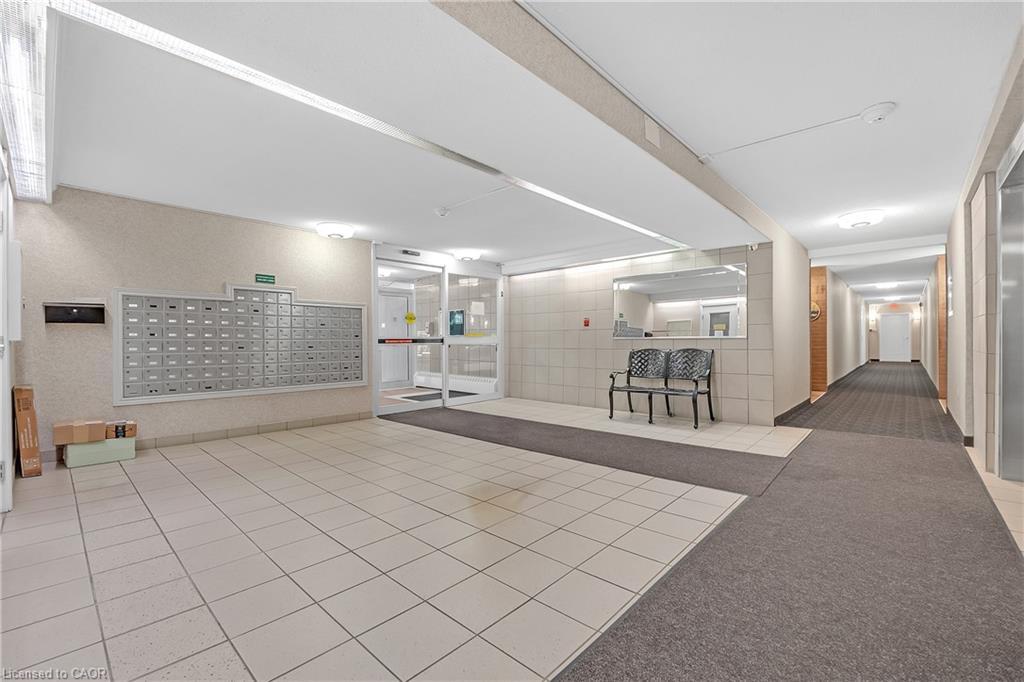 402-1966 Main Street W, Hamilton, ON - Indoor Photo Showing Other Room