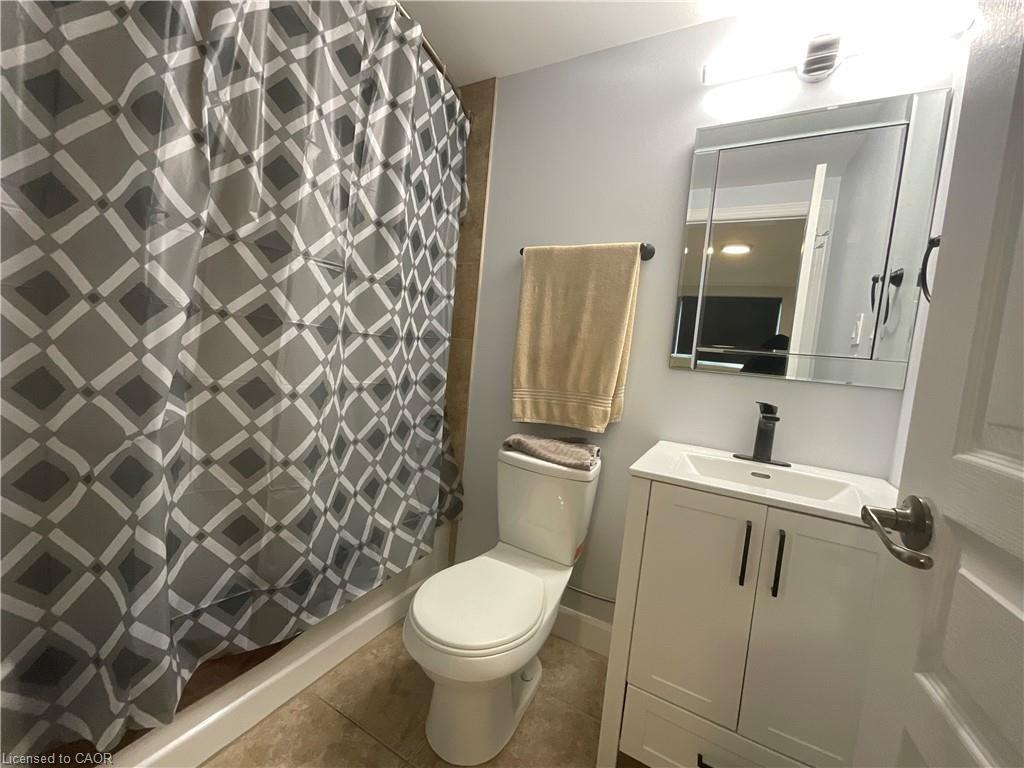108-1212 Fennell Avenue E, Hamilton, ON - Indoor Photo Showing Bathroom