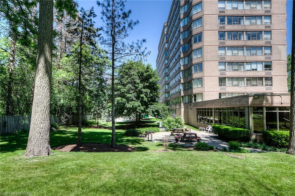 710-3227 King Street E, Kitchener, ON - Outdoor