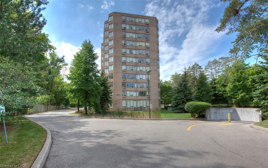 710-3227 King Street E, Kitchener, ON - Outdoor With Facade