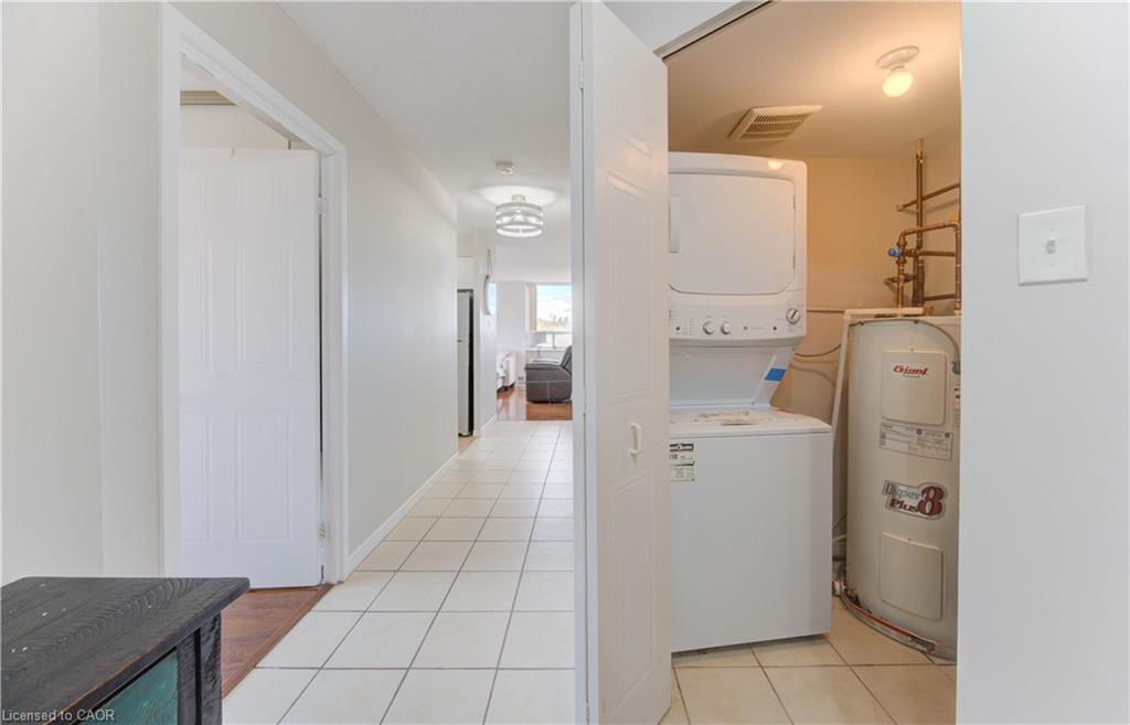 710-3227 King Street E, Kitchener, ON - Indoor Photo Showing Laundry Room