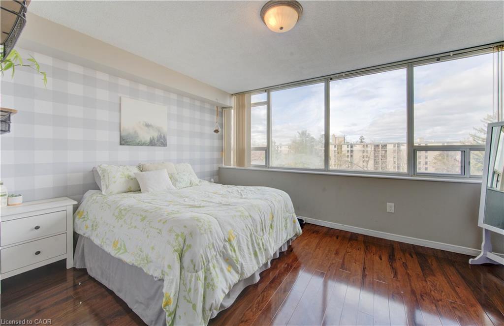710-3227 King Street E, Kitchener, ON - Indoor Photo Showing Bedroom