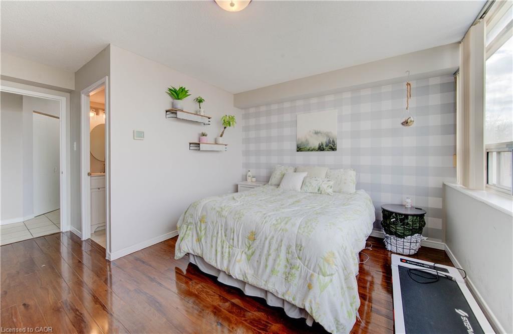 710-3227 King Street E, Kitchener, ON - Indoor Photo Showing Bedroom