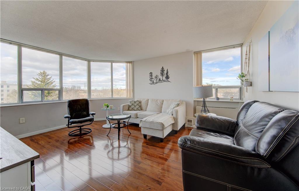710-3227 King Street E, Kitchener, ON - Indoor Photo Showing Living Room