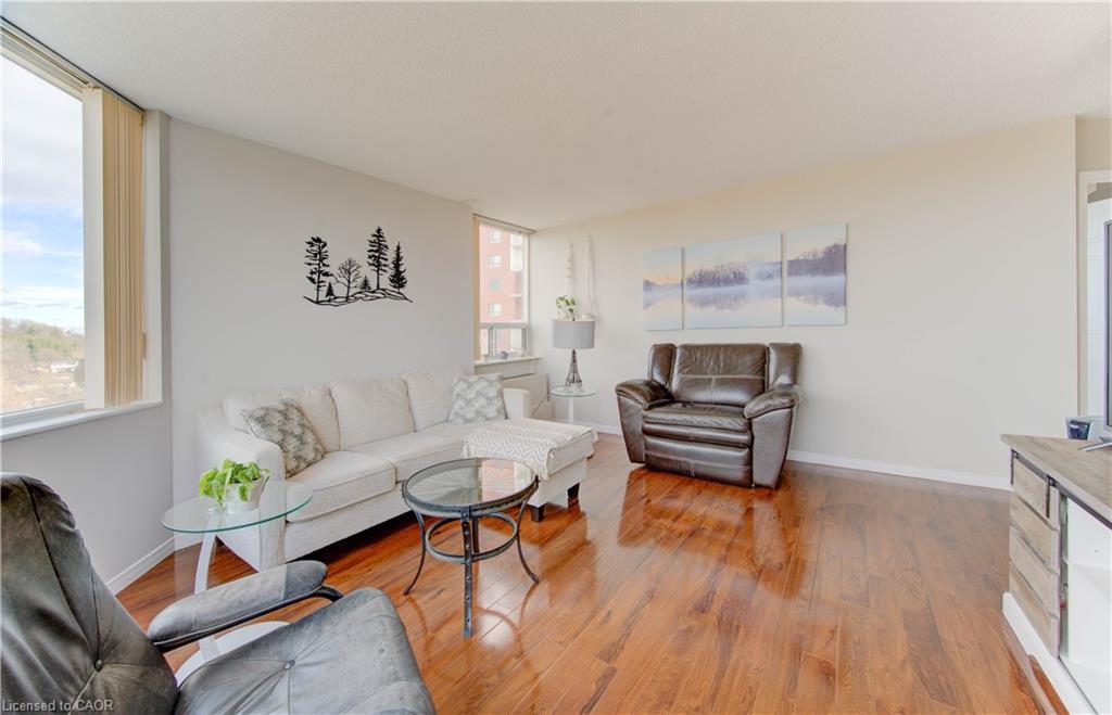 710-3227 King Street E, Kitchener, ON - Indoor Photo Showing Living Room