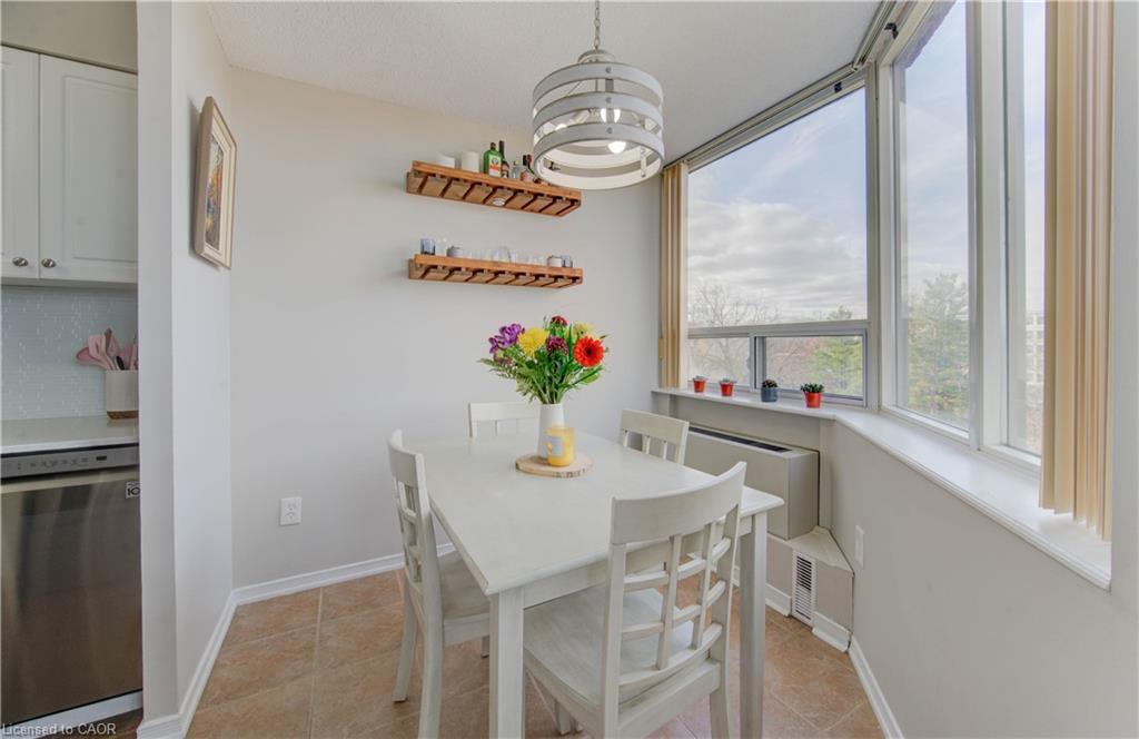 710-3227 King Street E, Kitchener, ON - Indoor Photo Showing Dining Room