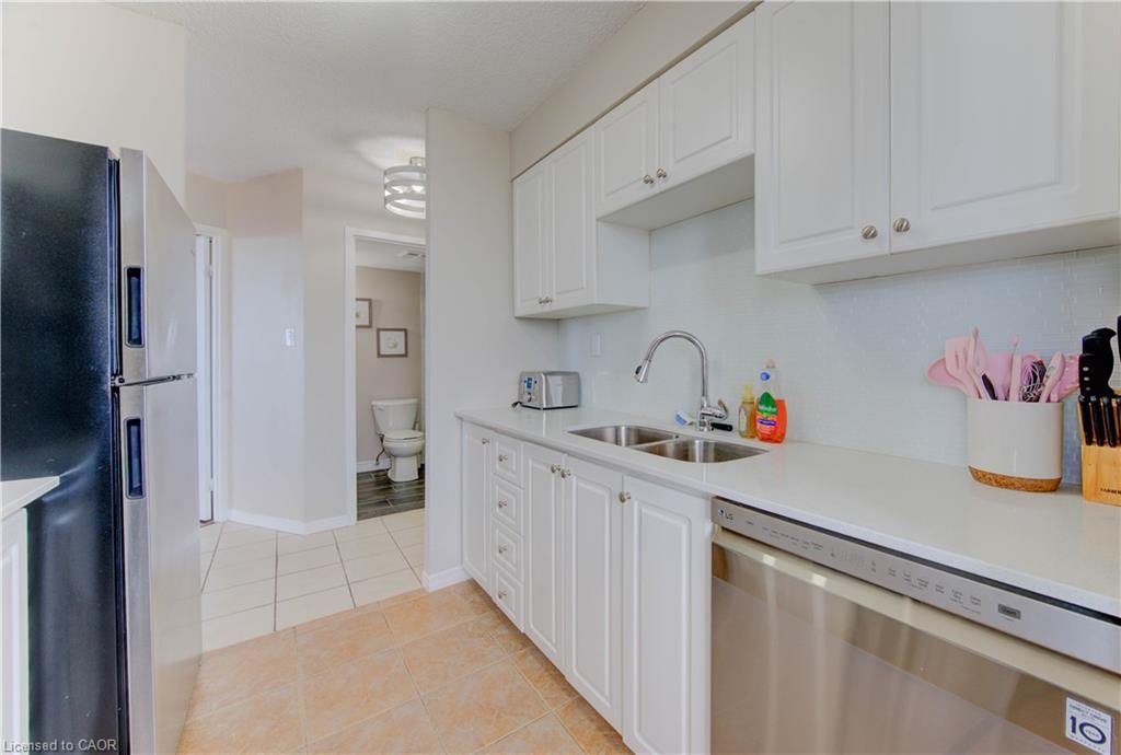 710-3227 King Street E, Kitchener, ON - Indoor Photo Showing Kitchen With Double Sink