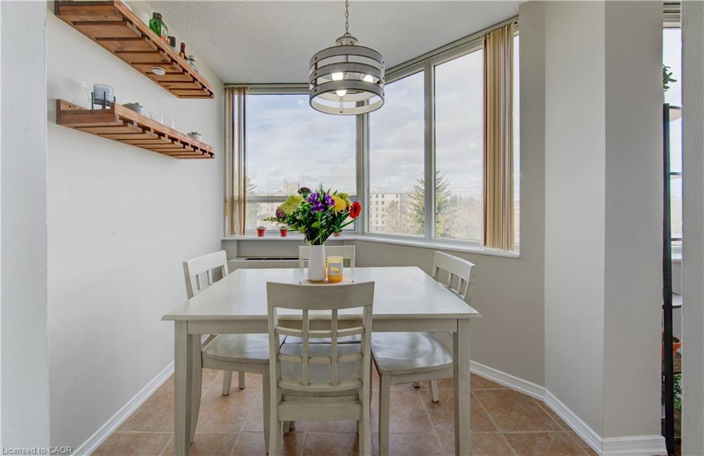 710-3227 King Street E, Kitchener, ON - Indoor Photo Showing Dining Room
