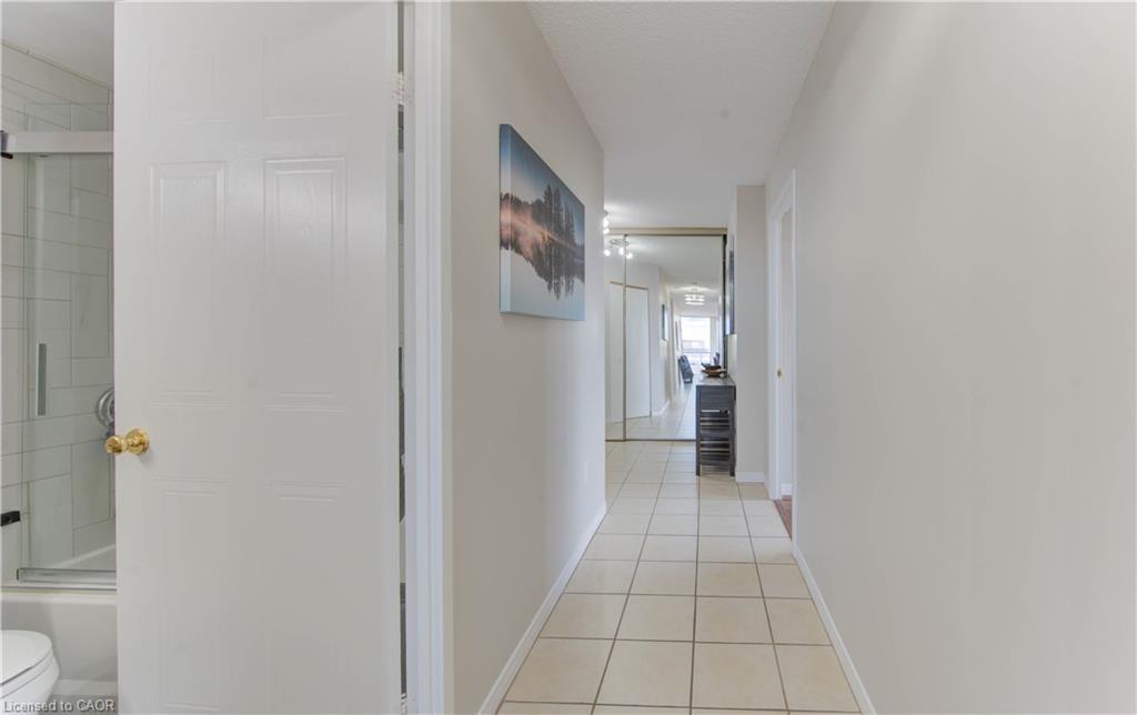 710-3227 King Street E, Kitchener, ON - Indoor Photo Showing Bathroom