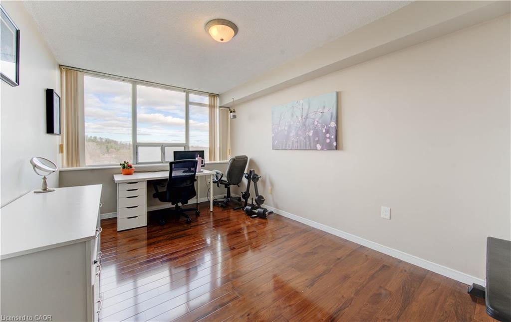 710-3227 King Street E, Kitchener, ON - Indoor Photo Showing Office