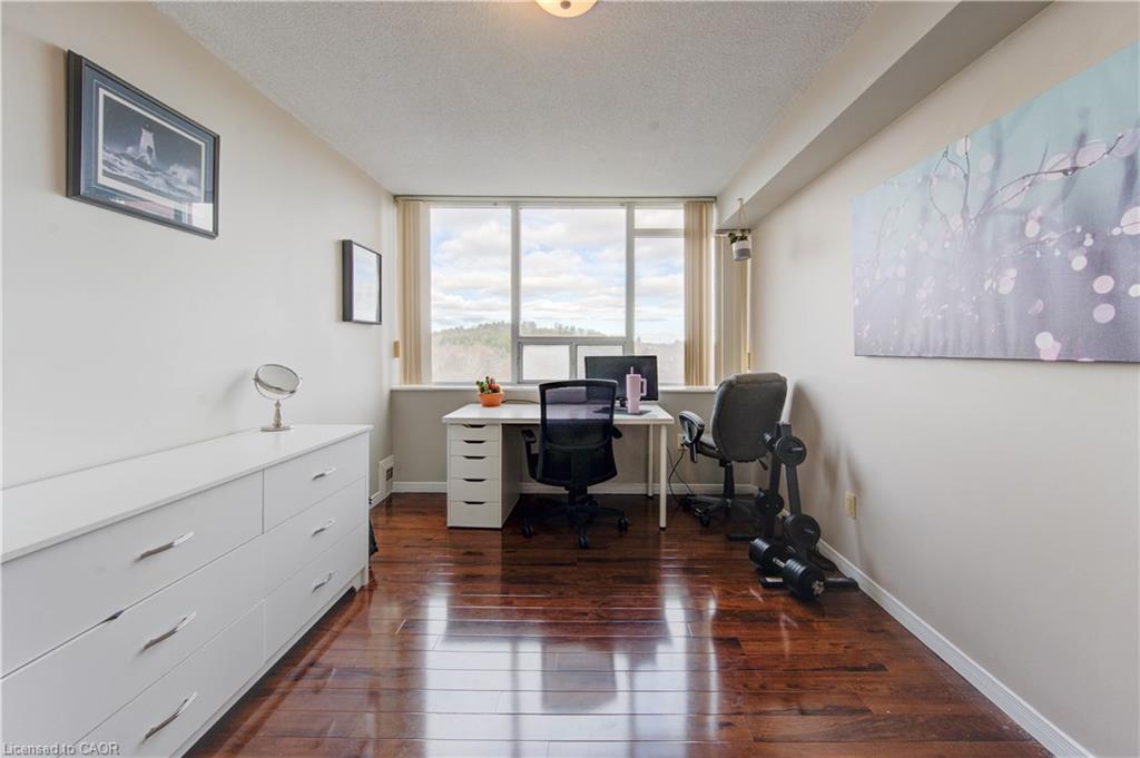710-3227 King Street E, Kitchener, ON - Indoor Photo Showing Office