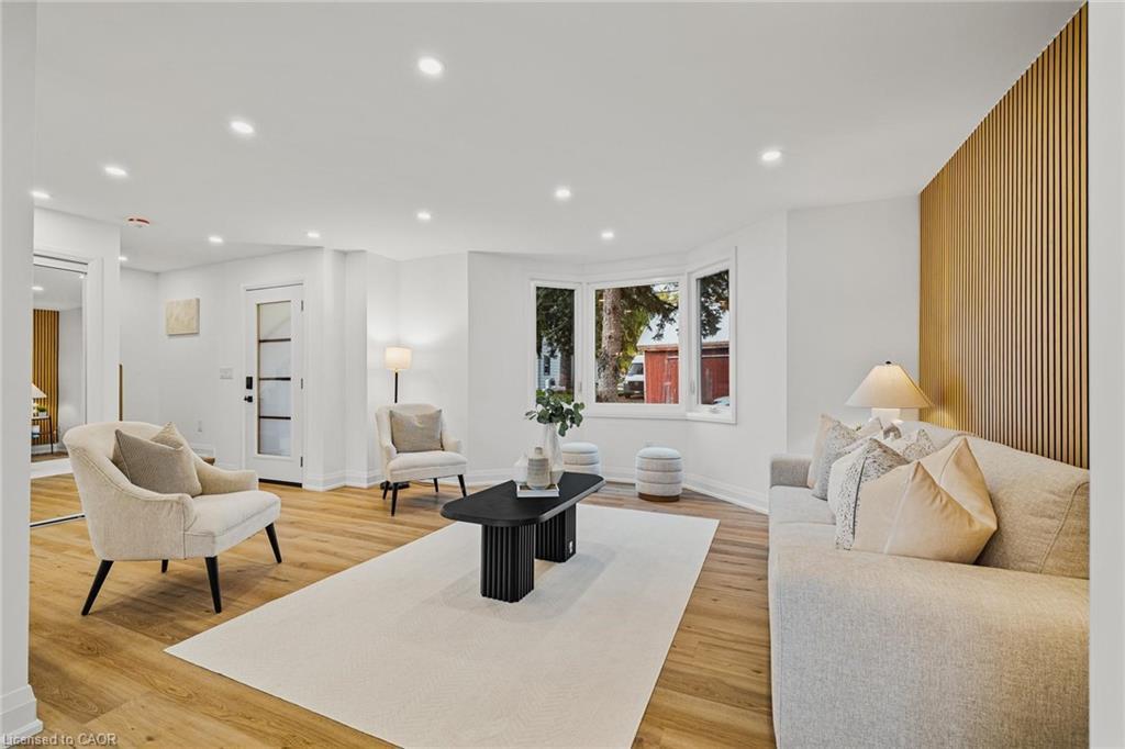 12 Scheifele Place, Woolwich, ON - Indoor Photo Showing Living Room