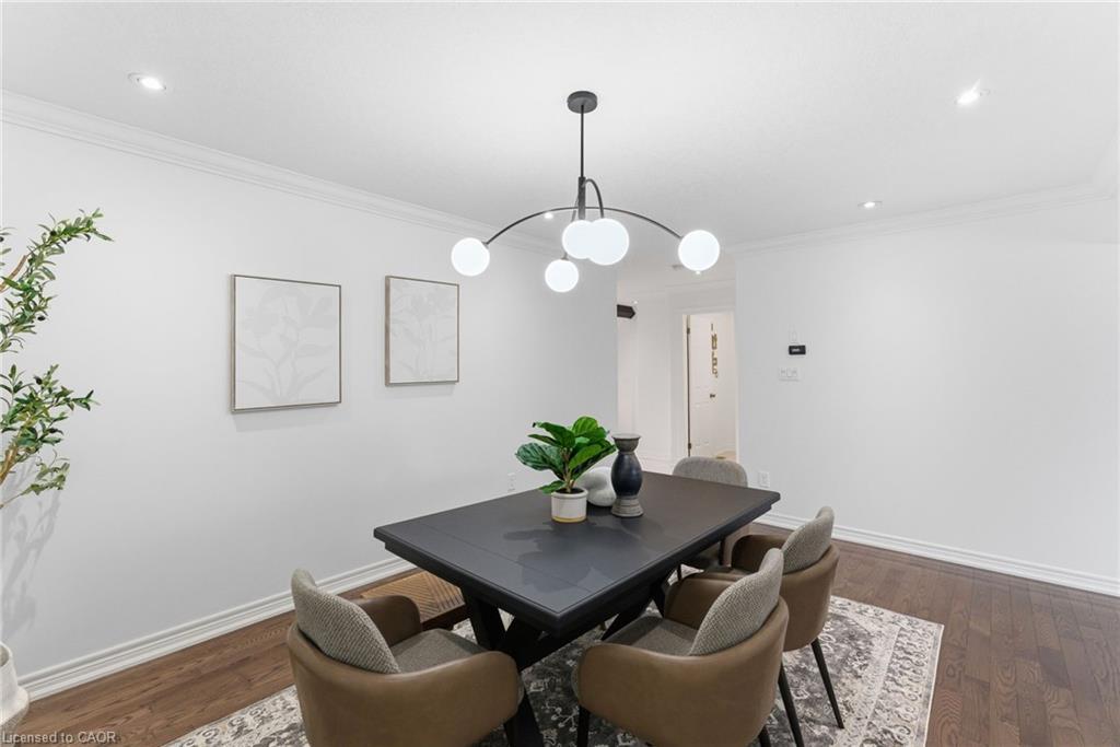 198 Springvalley Crescent, Hamilton, ON - Indoor Photo Showing Dining Room