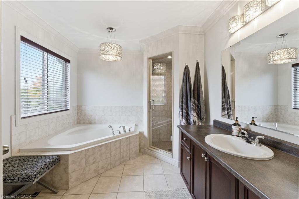 198 Springvalley Crescent, Hamilton, ON - Indoor Photo Showing Bathroom