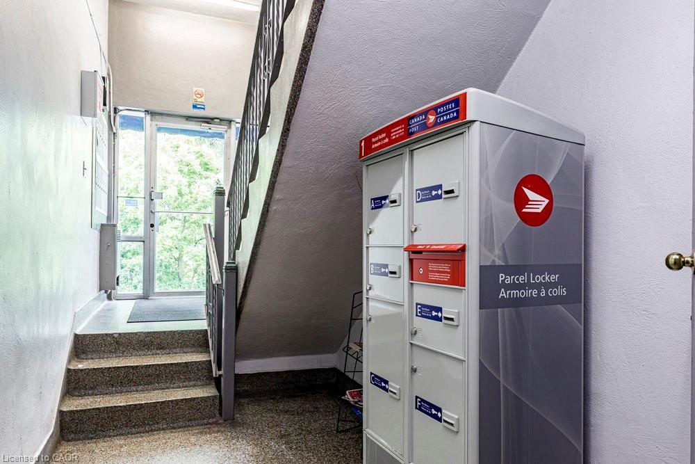 404-118 St. Joseph'S Drive, Hamilton, ON - Indoor Photo Showing Other Room