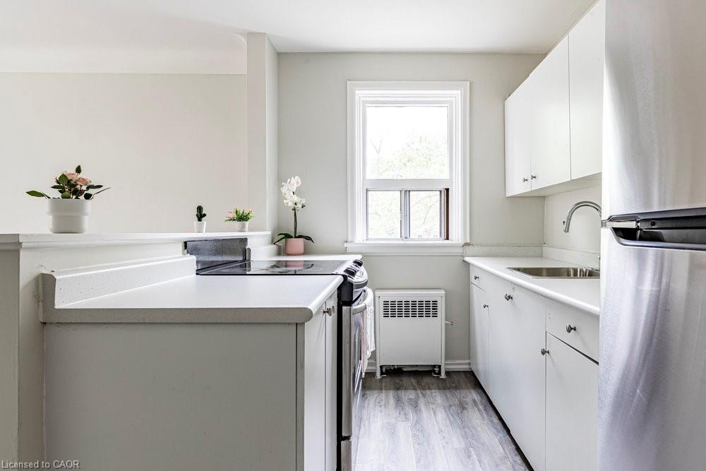 404-118 St. Joseph'S Drive, Hamilton, ON - Indoor Photo Showing Kitchen