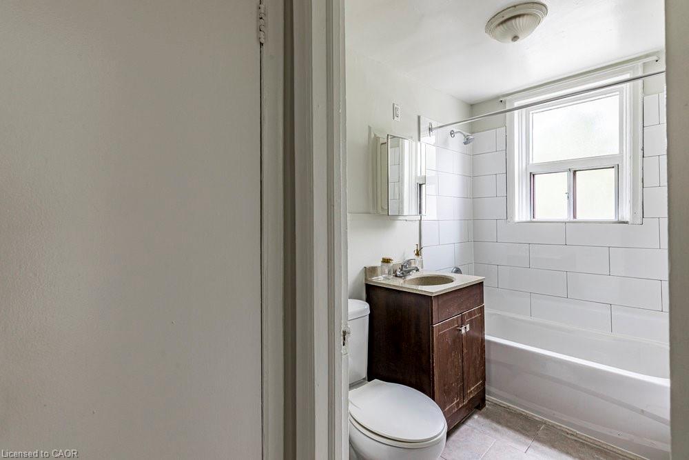 404-118 St. Joseph'S Drive, Hamilton, ON - Indoor Photo Showing Bathroom