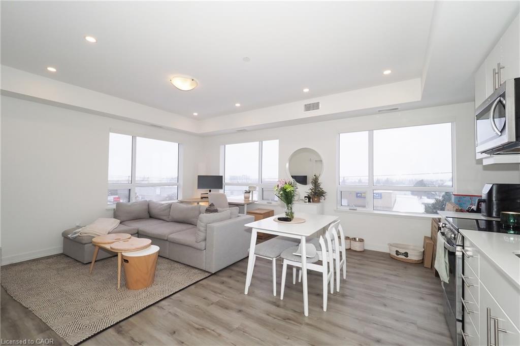 415-247 Northfield Drive E, Waterloo, ON - Indoor Photo Showing Other Room