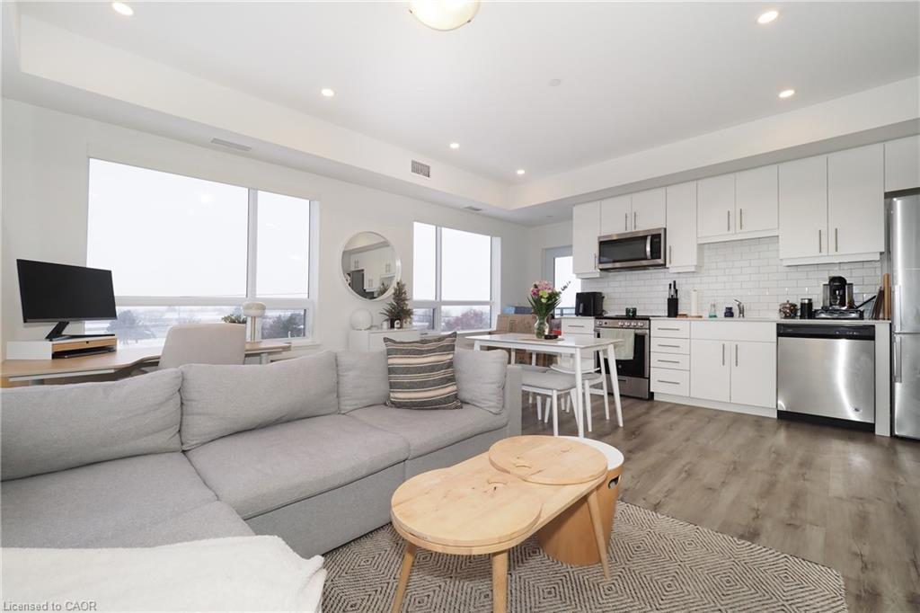 415-247 Northfield Drive E, Waterloo, ON - Indoor