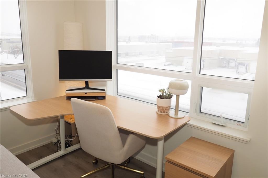 415-247 Northfield Drive E, Waterloo, ON - Indoor