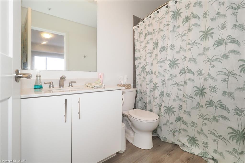 415-247 Northfield Drive E, Waterloo, ON - Indoor Photo Showing Bathroom